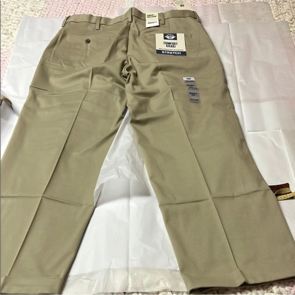 NWT Dockers Comfort Khaki Mens Pleated Pants